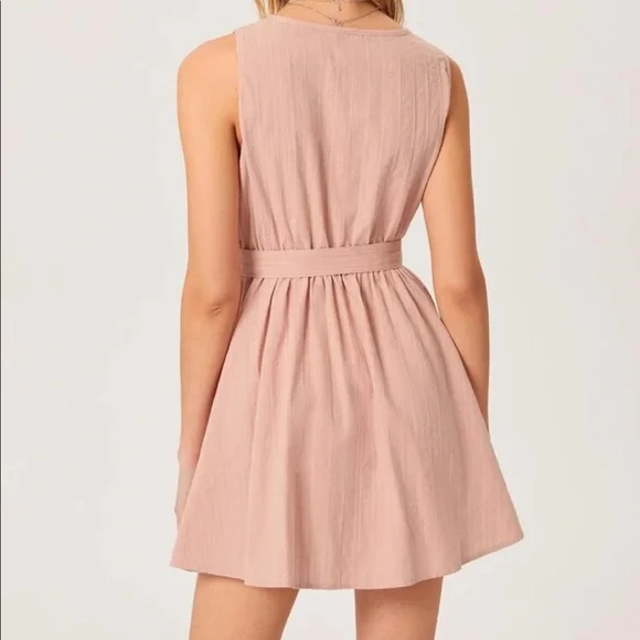 ❤️HOST PICK❤️ Button Front Belted Solid Dress - Picture 2 of 2